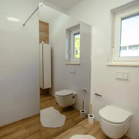 Pergosa Mit Meerblick In Medulin,istrien * פומר