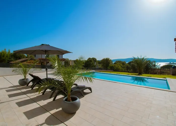 Pergosa Mit Meerblick In Medulin,istrien Villa Pomer