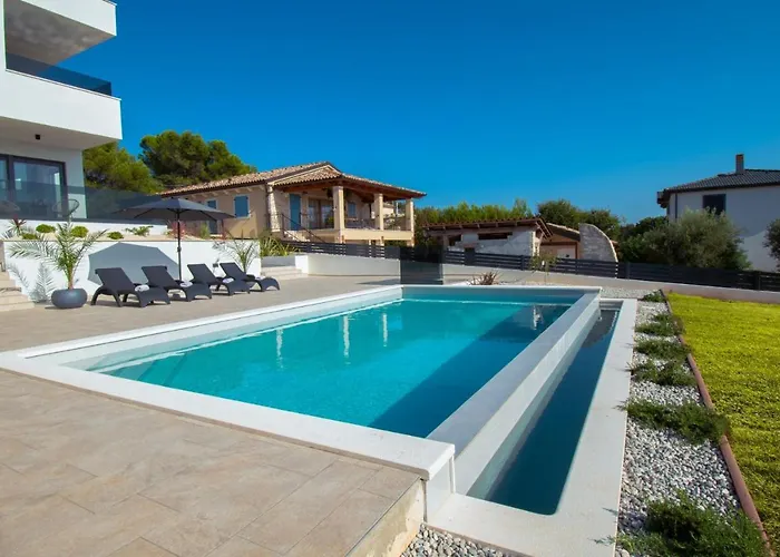 Pergosa Mit Meerblick In Medulin,istrien Villa *