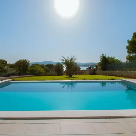 Villa Pergosa Mit Meerblick In Medulin,istrien - By Istrabook *