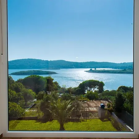 Pergosa Mit Meerblick In Medulin,istrien - By Istrabook *