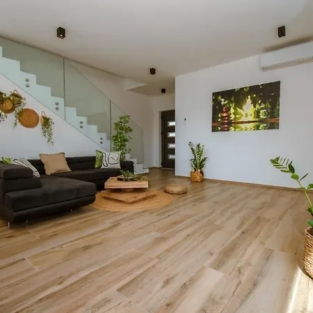 Pergosa Mit Meerblick In Medulin,istrien - By Istrabook Villa *