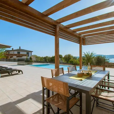 Villa Pergosa Mit Meerblick In Medulin,istrien - By Istrabook *