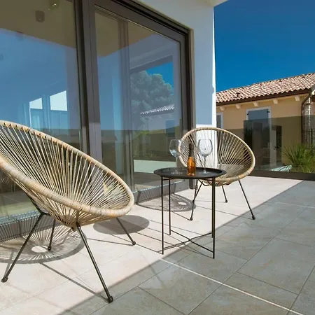 Villa Pergosa Mit Meerblick In Medulin,istrien - By Istrabook *